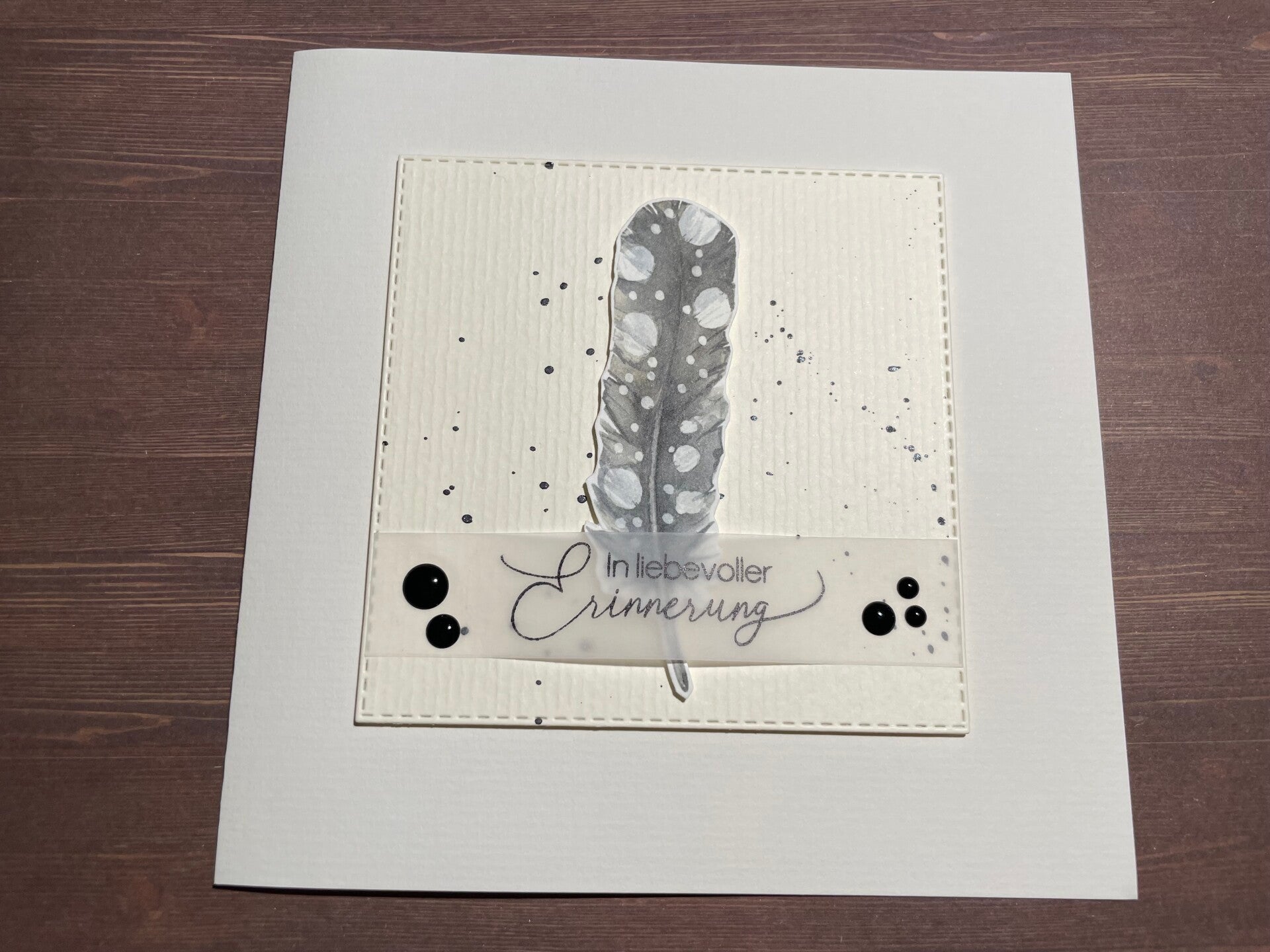 Trauer: Feder einzeln - Erinnerung