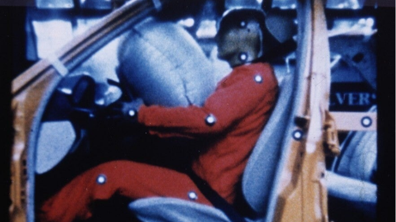 remmen en botsen - werking van een airbag