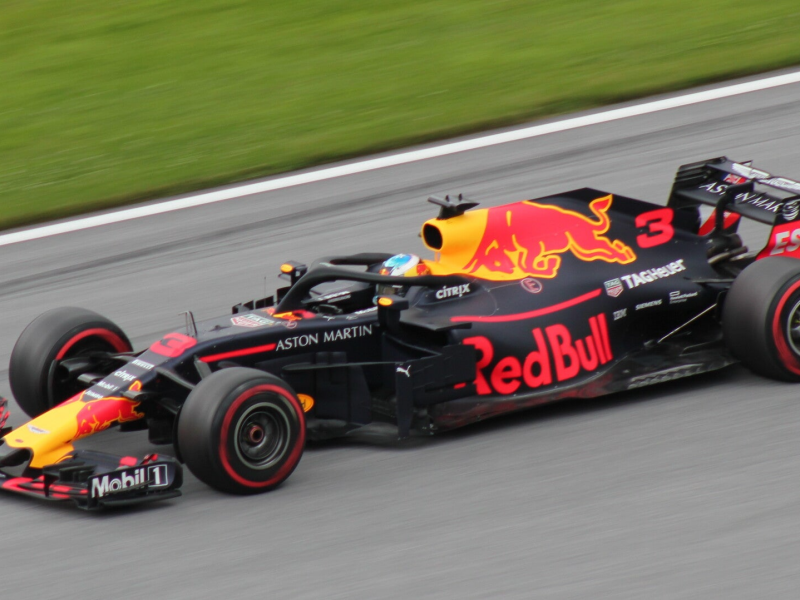 104 m/s  - de record topsnelheid van een Formule-1-auto