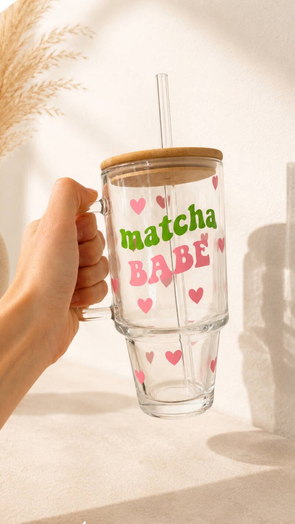 Matcha Babe Glasbecher mit Bambusdeckel & Glasstrohhalm