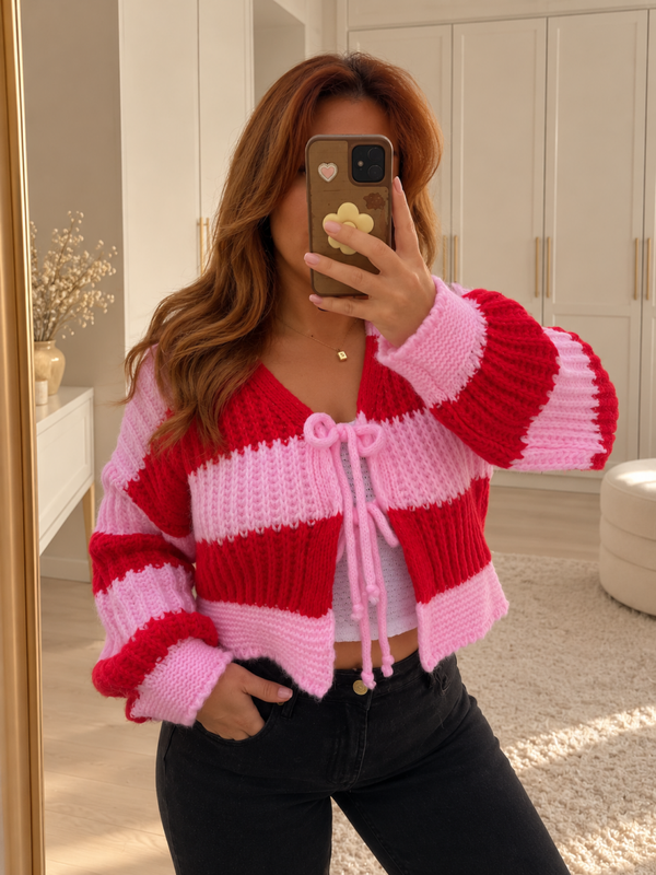 Chérie Cardigan – Pink-rot gestreifter Strickcardigan