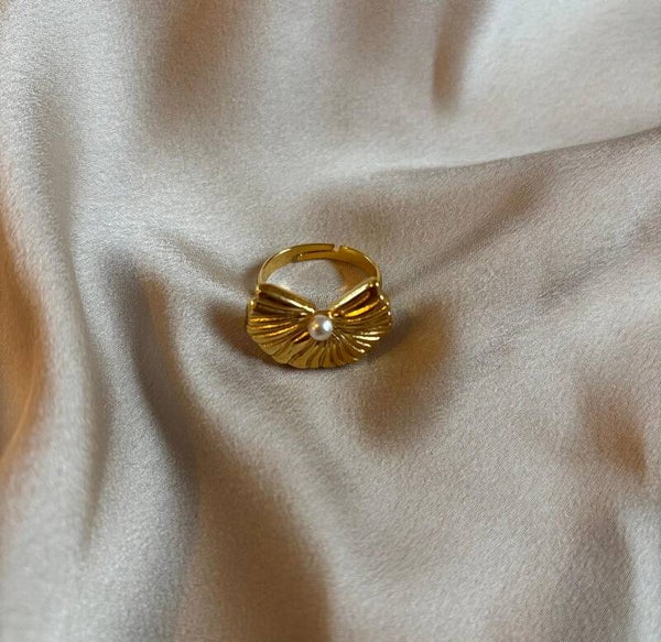 Verstellbarer Edelstahlring mit Perle & Goldblatt-Design