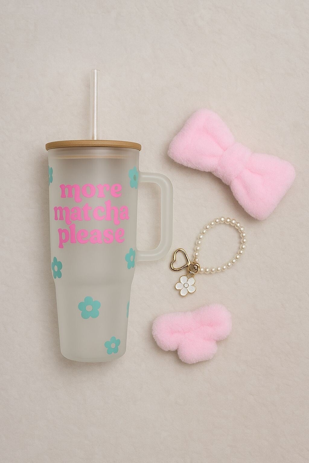 Trinkglas mit Strohhalm – „More Matcha Please“ oder süßen Schleifen