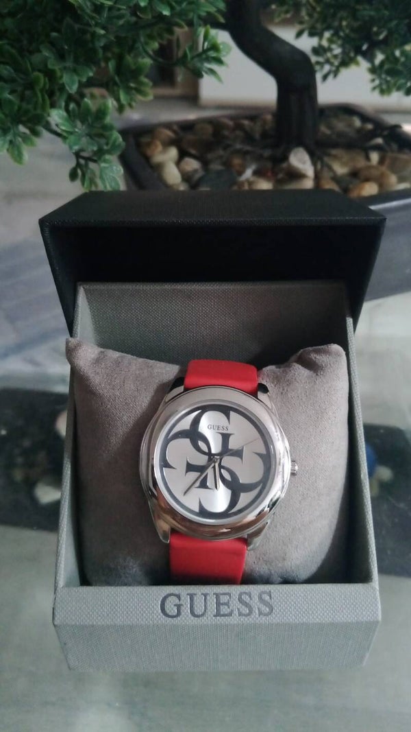 Reloj Guess con caja