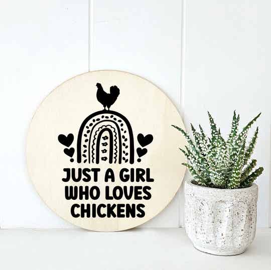 Decoratie bord hout Just a girl who loves chickens rainbow