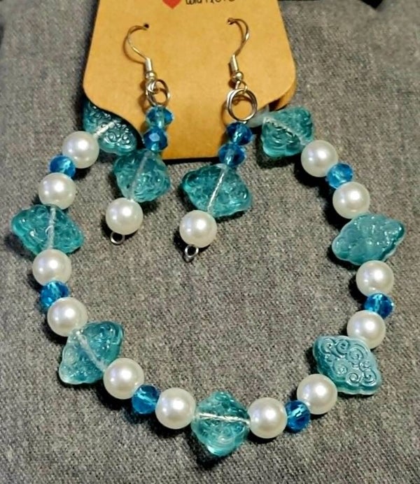 Baby blue earring/bracelet set