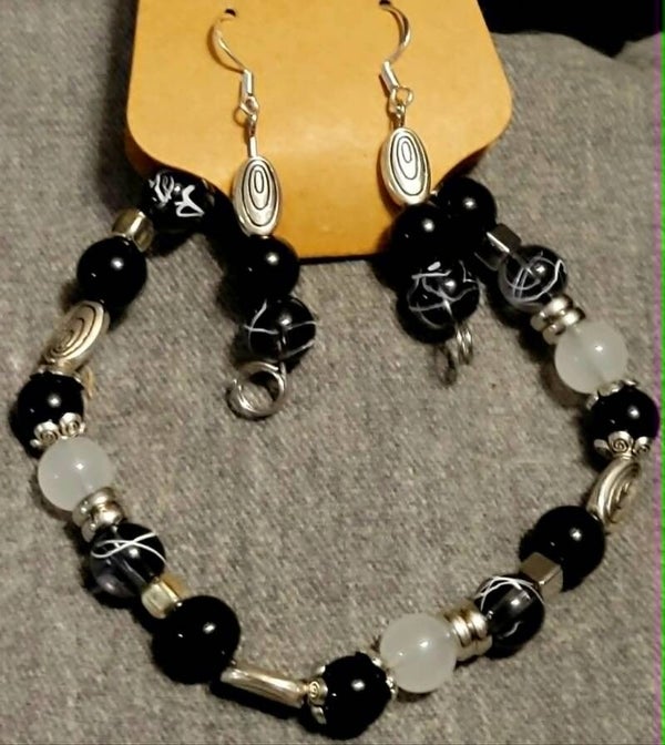 Black and white marble bracelet/earring set