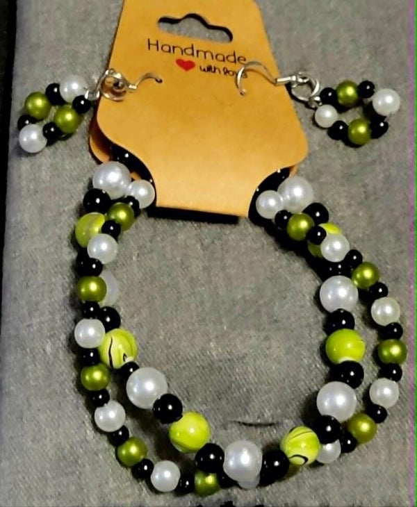 Green, black, and pearl earring/bracelet set