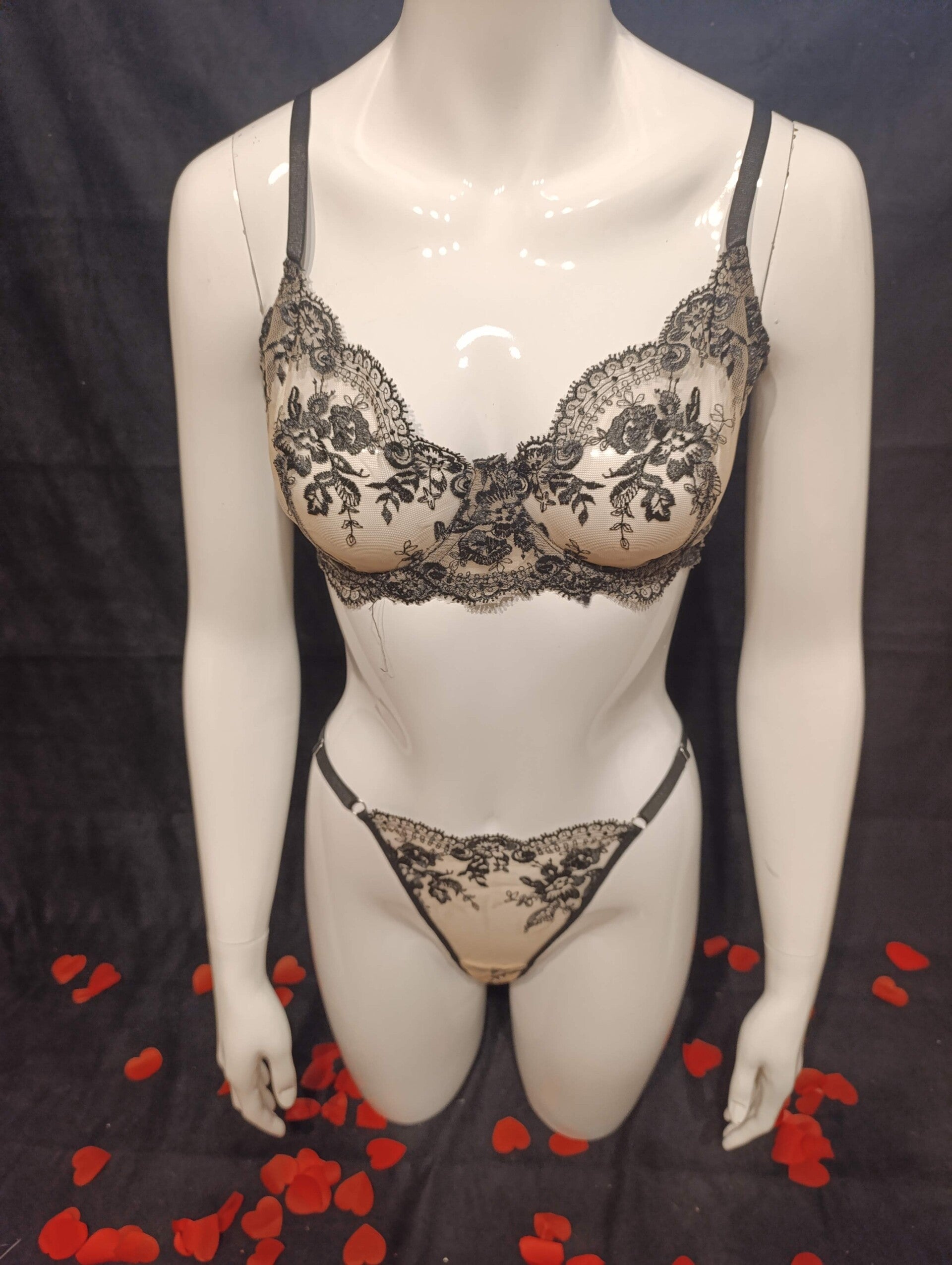 ensemble dentelle floral noir
