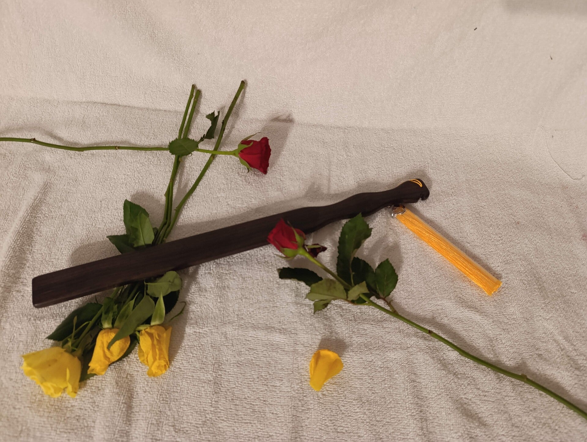 tapette en bois brun