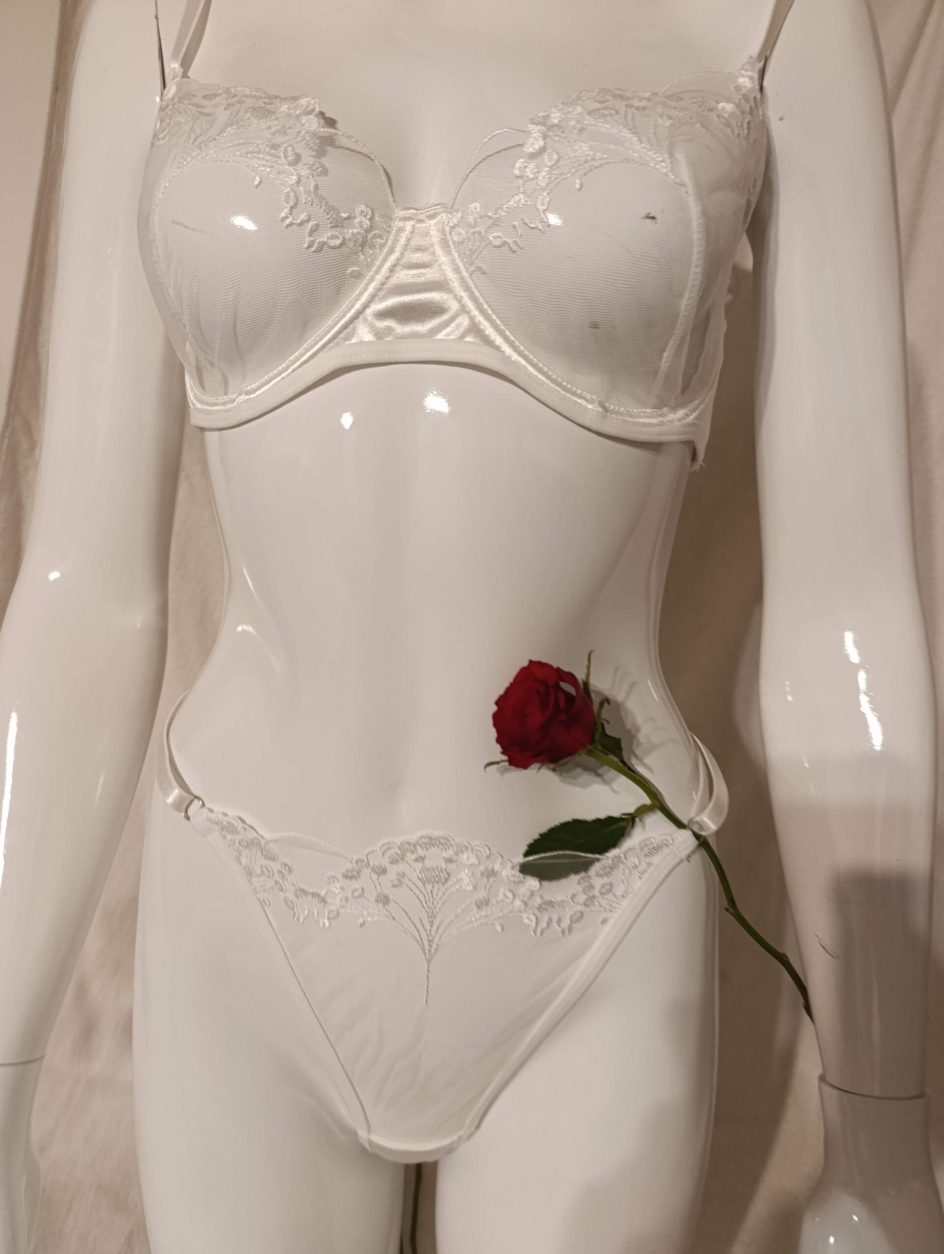 ensemble dentelle blanc transparent