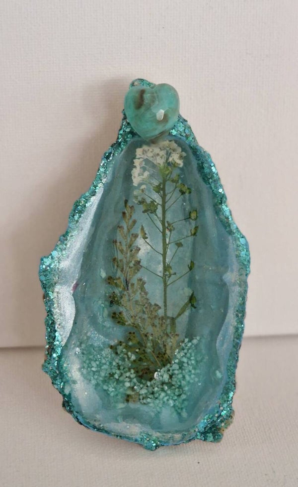 O-4 Oyster white flower