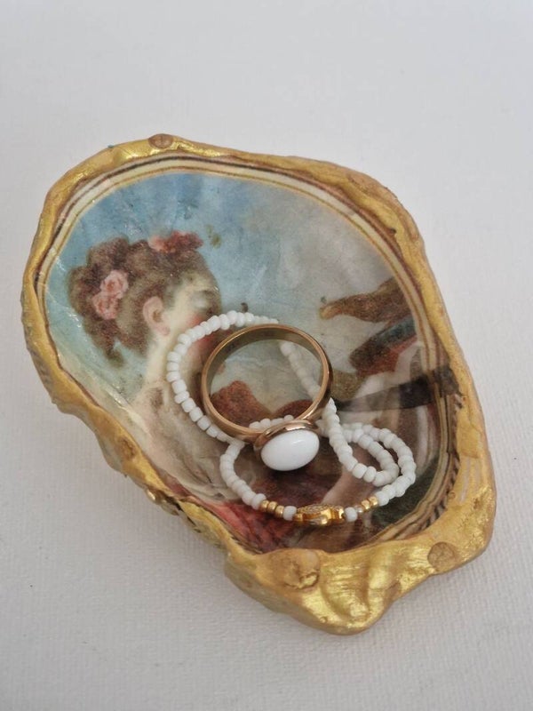 O-6 Oyster romantic woman 2