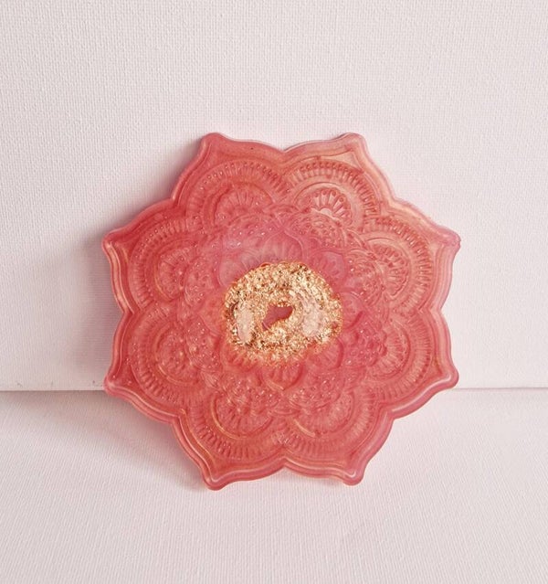 E-46 Epoxy mandala roze small/golden ornament