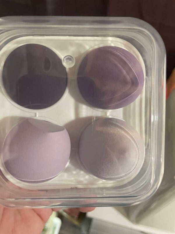 Éponge à maquillage violet