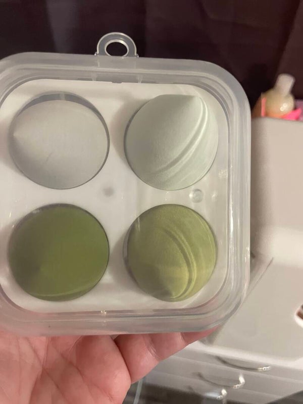 Éponge à maquillage verte
