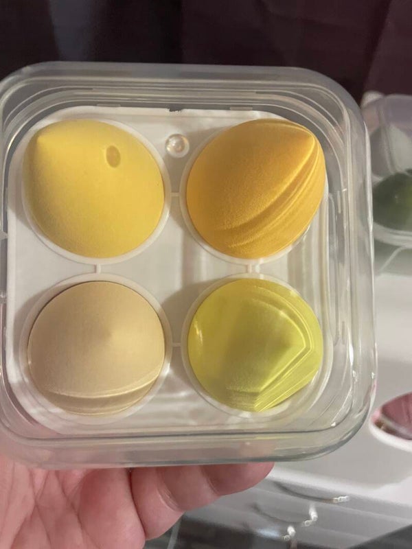 Éponge à maquillage jaune