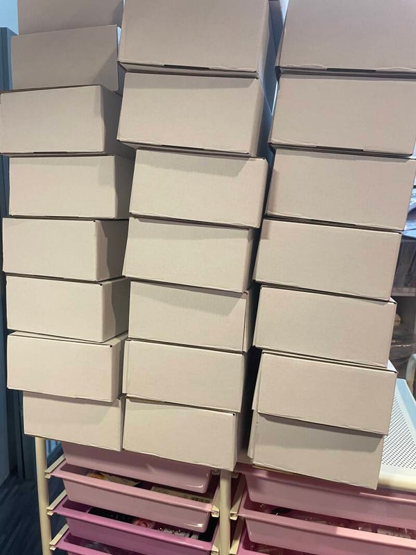 2 Match the box