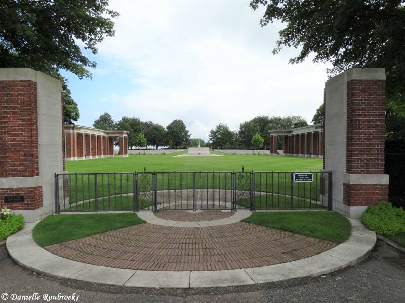 002GroesbeekCanWarCemMemorialzo19jun16.jpg