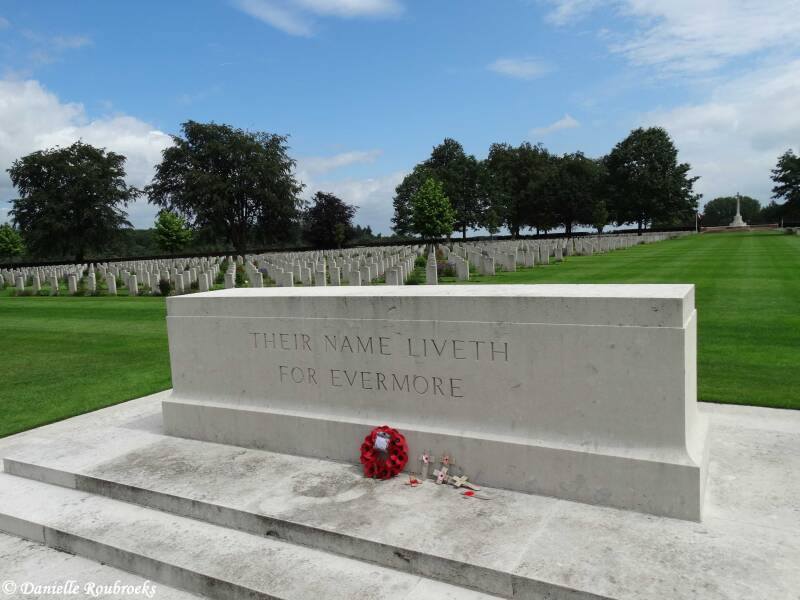 007GroesbeekCanWarCemMemorialzo19jun16.jpg