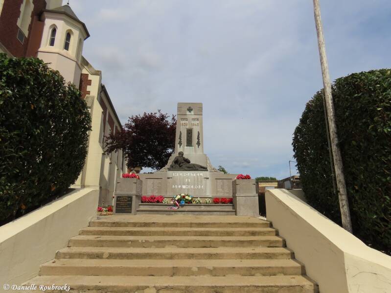 01-mercatel-monument-ma15jul24-standard.jpg