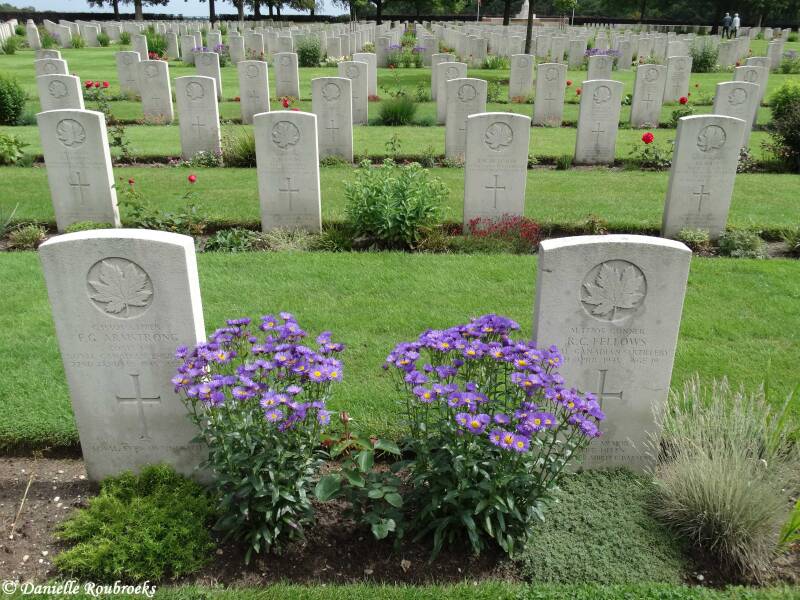 013GroesbeekCanWarCemMemorialzo19jun16.jpg