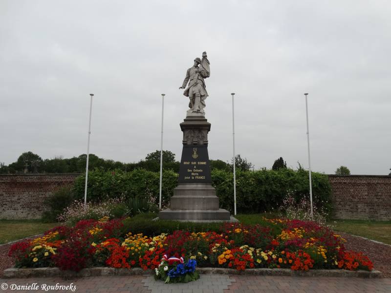 01Bray-sur-SommeMonumentdi16jul19.jpg
