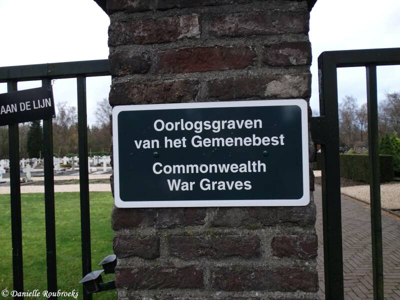 01BudelDorpleinRCCemeteryzo15nov15.jpg