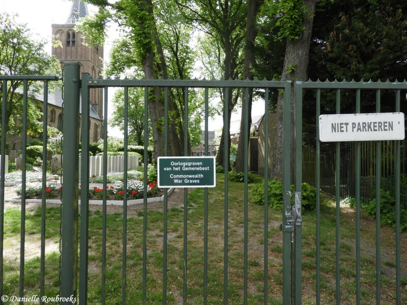 01CastricumProtestantChurchyardvr18mei18.jpg