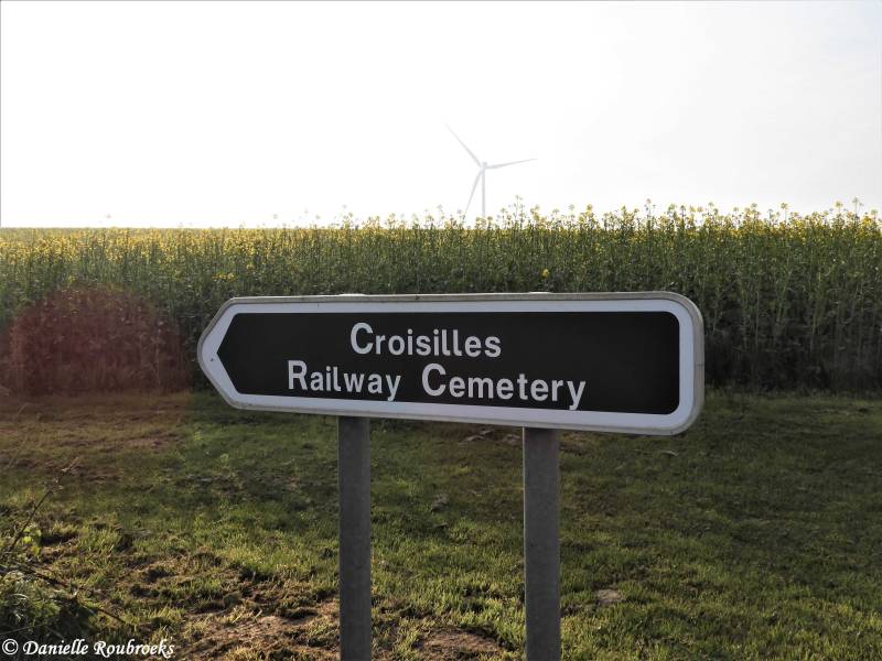 01CroisillesRailwayCemeterydi16apr19.jpg