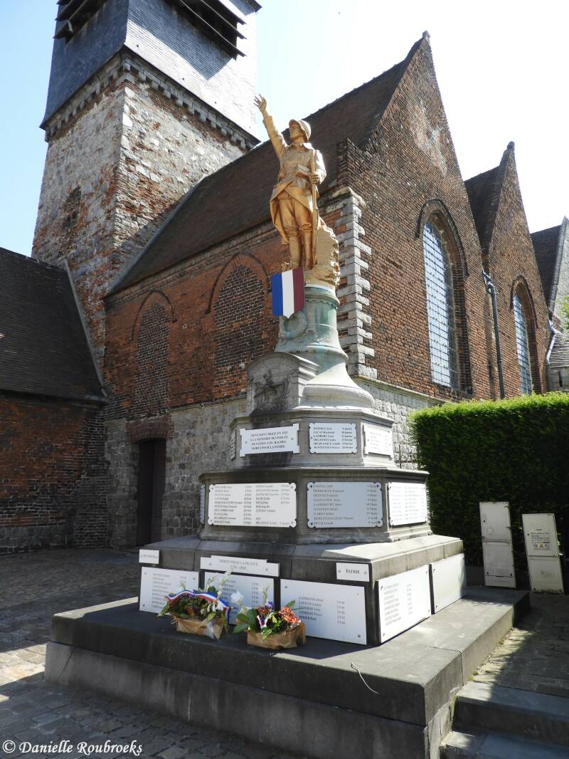 01Flines-lez-RachesMonumentma19jul21.jpg