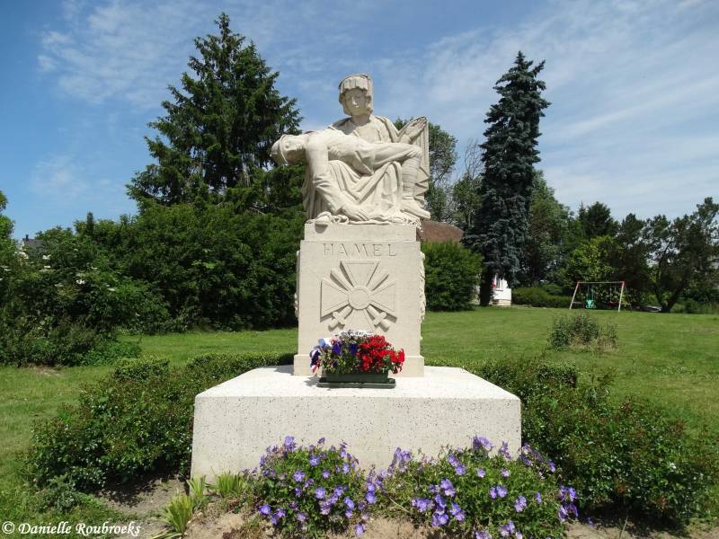 01HamelMonumentdi18jun19.jpg