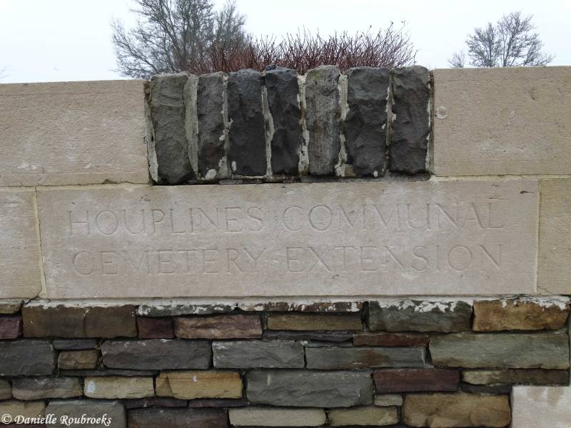 01HouplinesComCemExt.jpg
