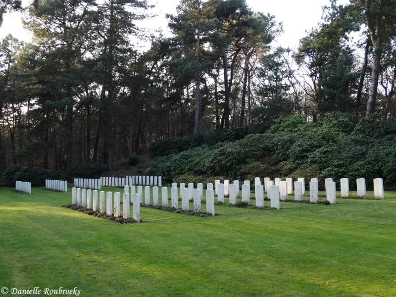 01KasterleeWarCemetery.jpg