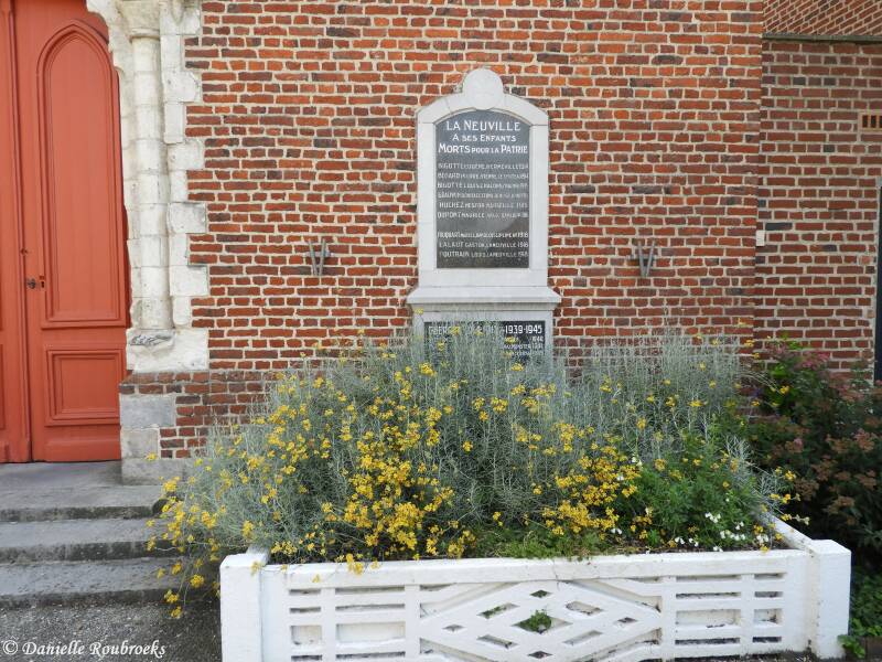 01LaNeuvilleMonumentma19jul21.jpg