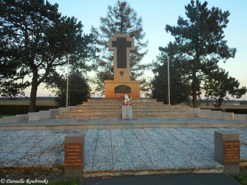 01LaTargettePolishMonumentza26sep15.jpg