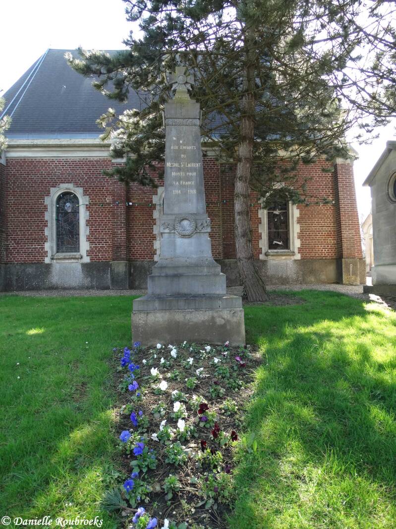 01Mesnil-Saint-LaurentChurchyardvr22ma19.jpg