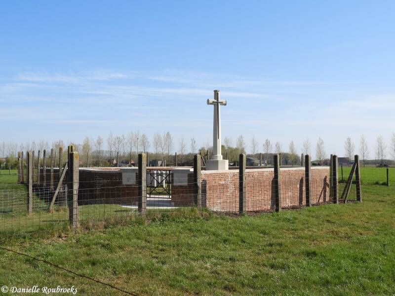 01RedFarmCemeteryza24apr21.jpg