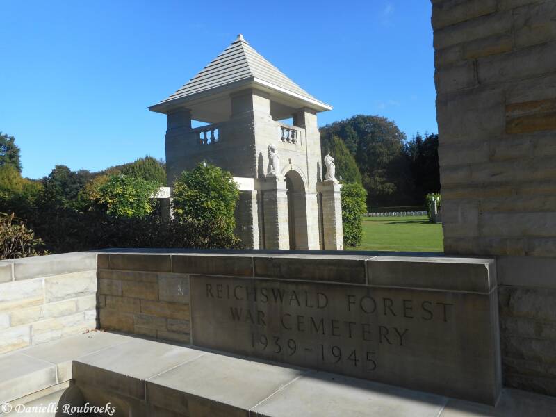01ReichswaldForestWarCemetery.jpg