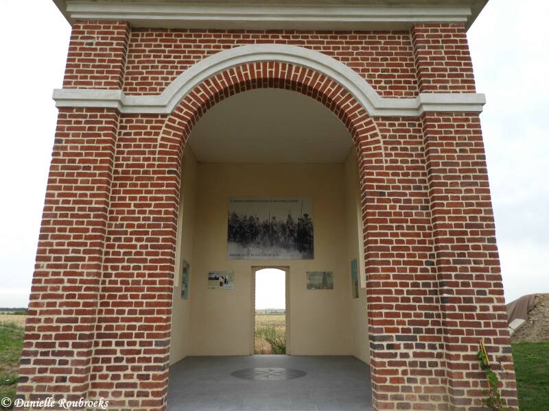 01Villers-GuislainIndianMonumentzo11aug19.jpg