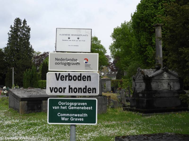 01VughtGeneralCemeterydi1mei18.jpg