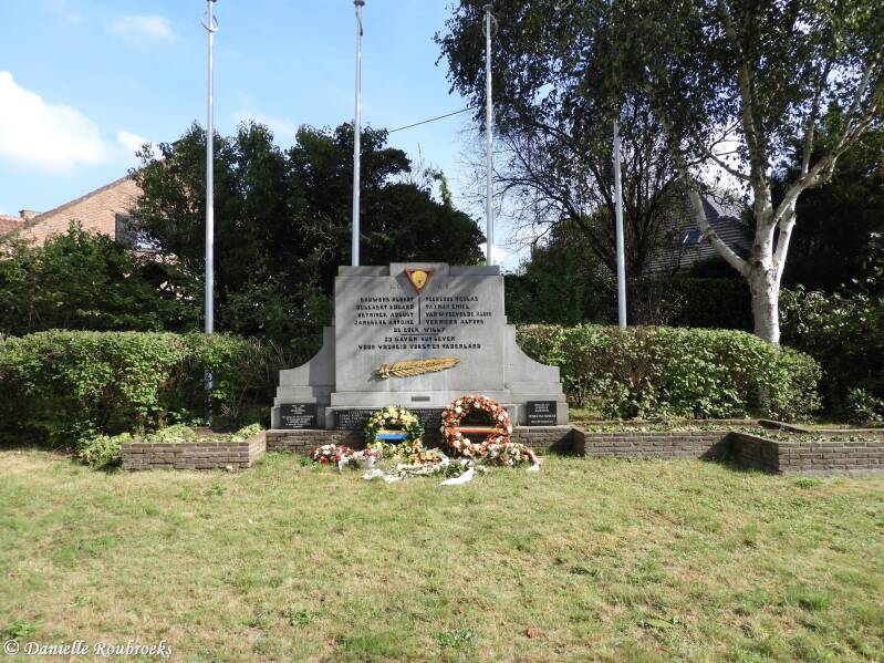 01belselemonumentgeheimlegerzo11sep22.jpg