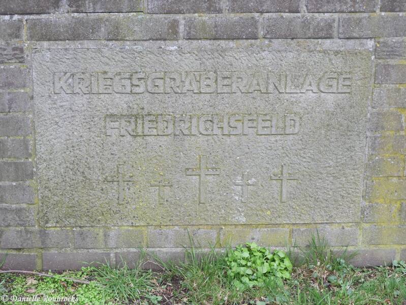 01friedrichsfeldfranzosenfriedhofdi8feb22.jpg
