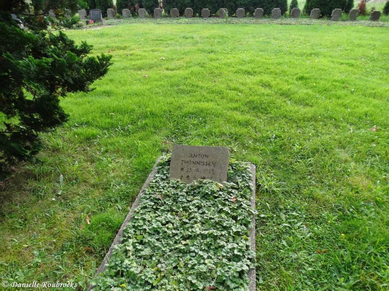 01hilfarthcemeteryzo17sep23.jpg