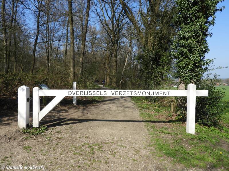 01provinciaalverzetsmonumentoverijsselzo9apr23.jpg