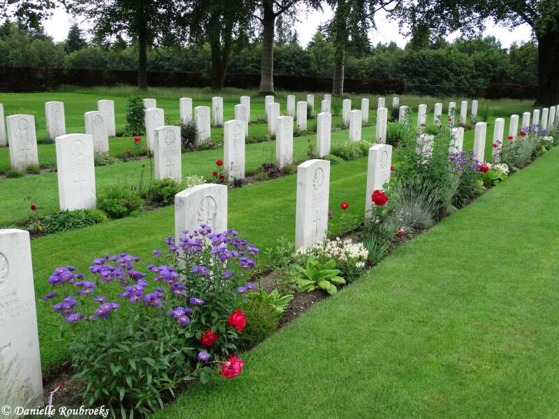 029GroesbeekCanWarCemMemorialzo19jun16.jpg