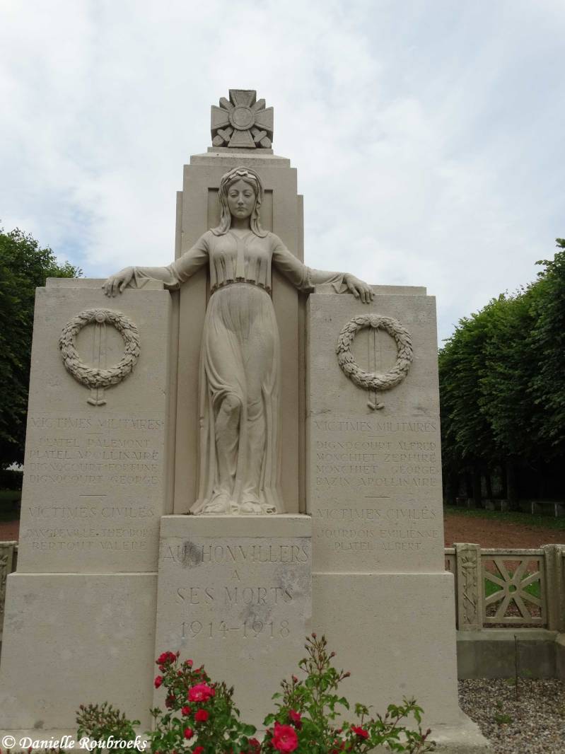 02AuchonvillersMonument.jpg