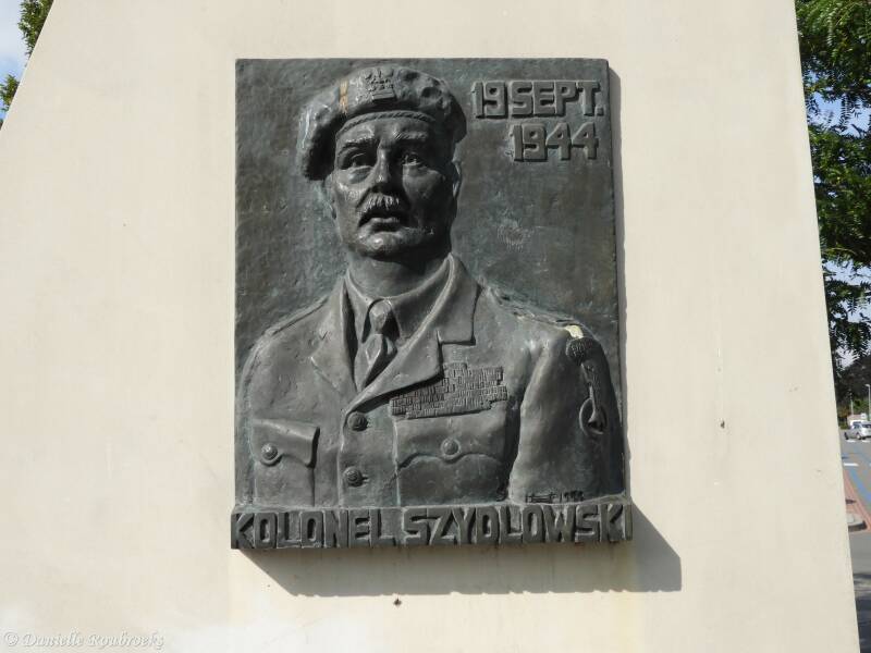 02AxelSzydlowskiMonumentvr17sep21.jpg