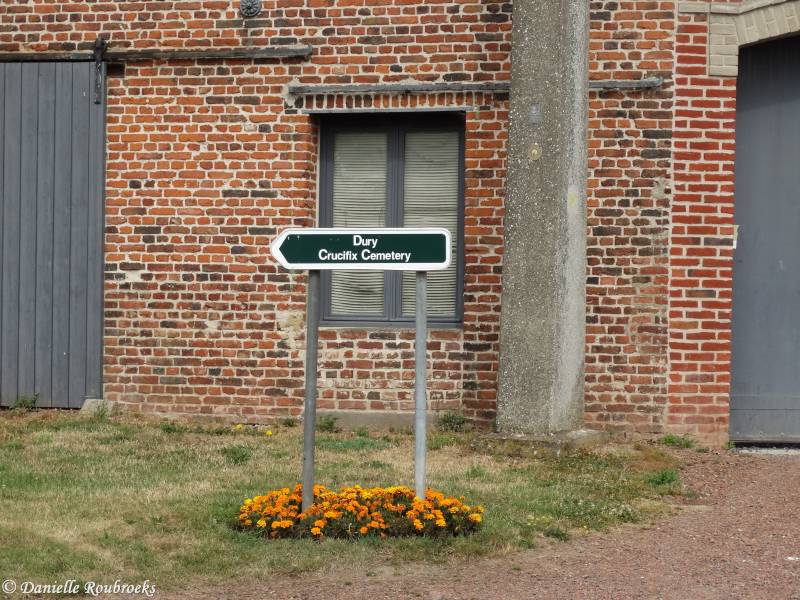02DuryCrucifixCemvr19jul19.jpg