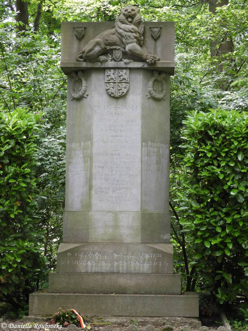 02FamilleureuxMonumentdo3jun21.jpg
